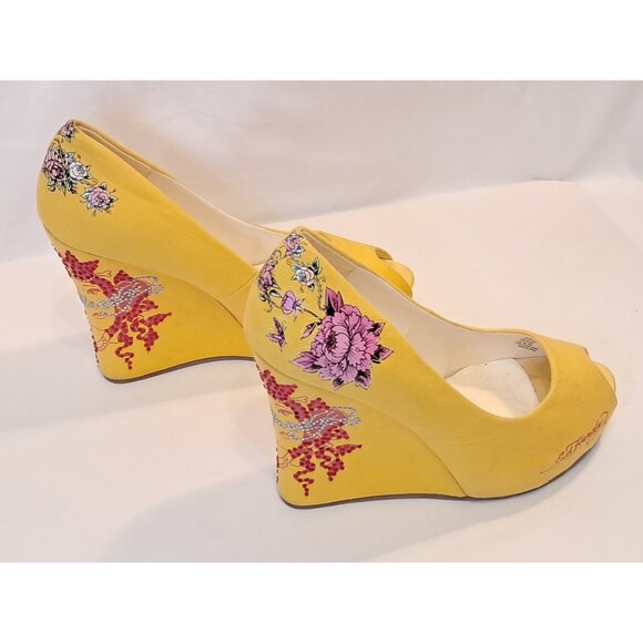 Ed Hardy Yellow Peep Toe 5" Wedge Heel Platform Tattoo Art Rhinestones Size 10 - Picture 1 of 12